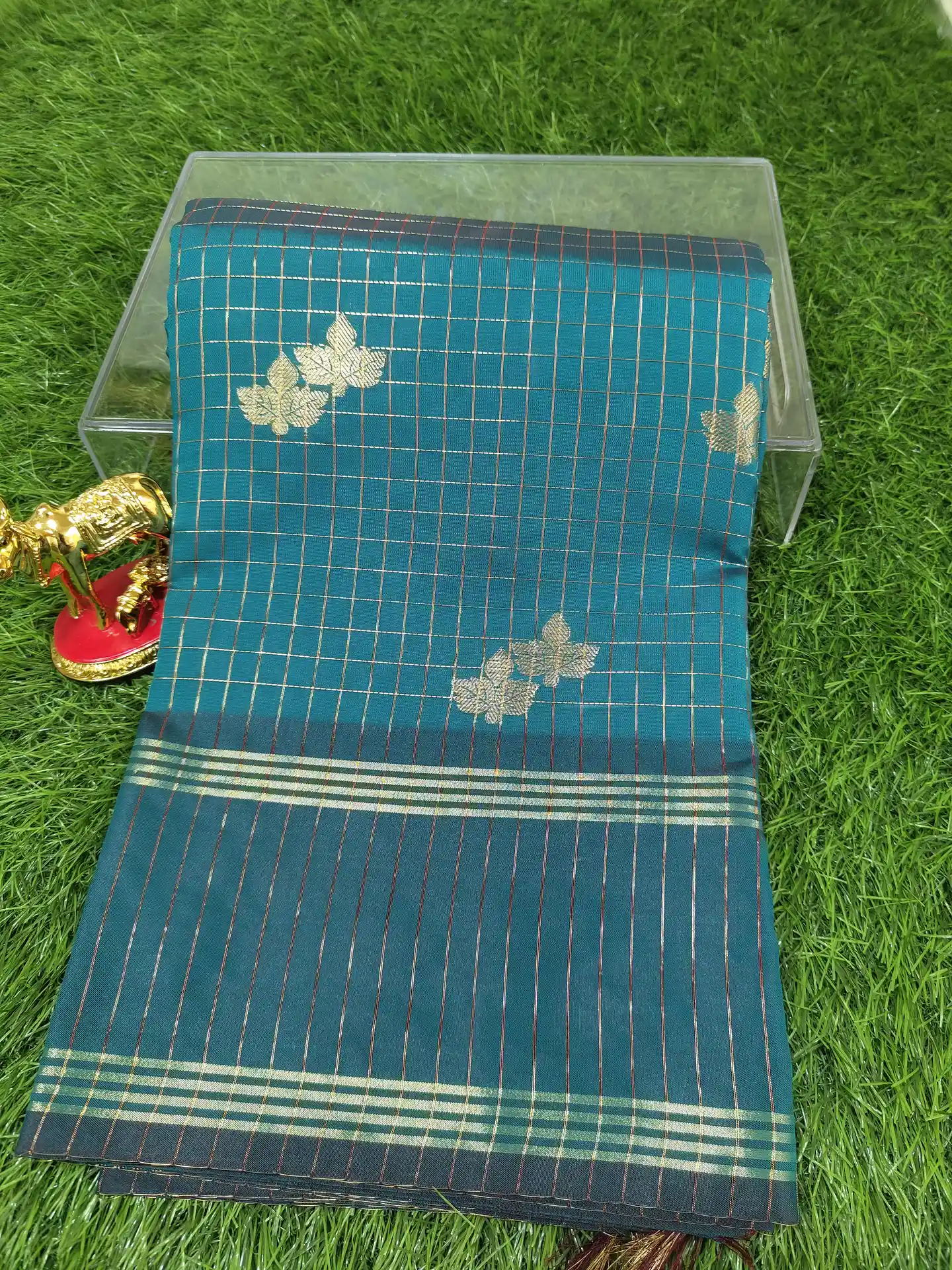 Check Putta Katan Silks Banarasi Sarees - Image 2