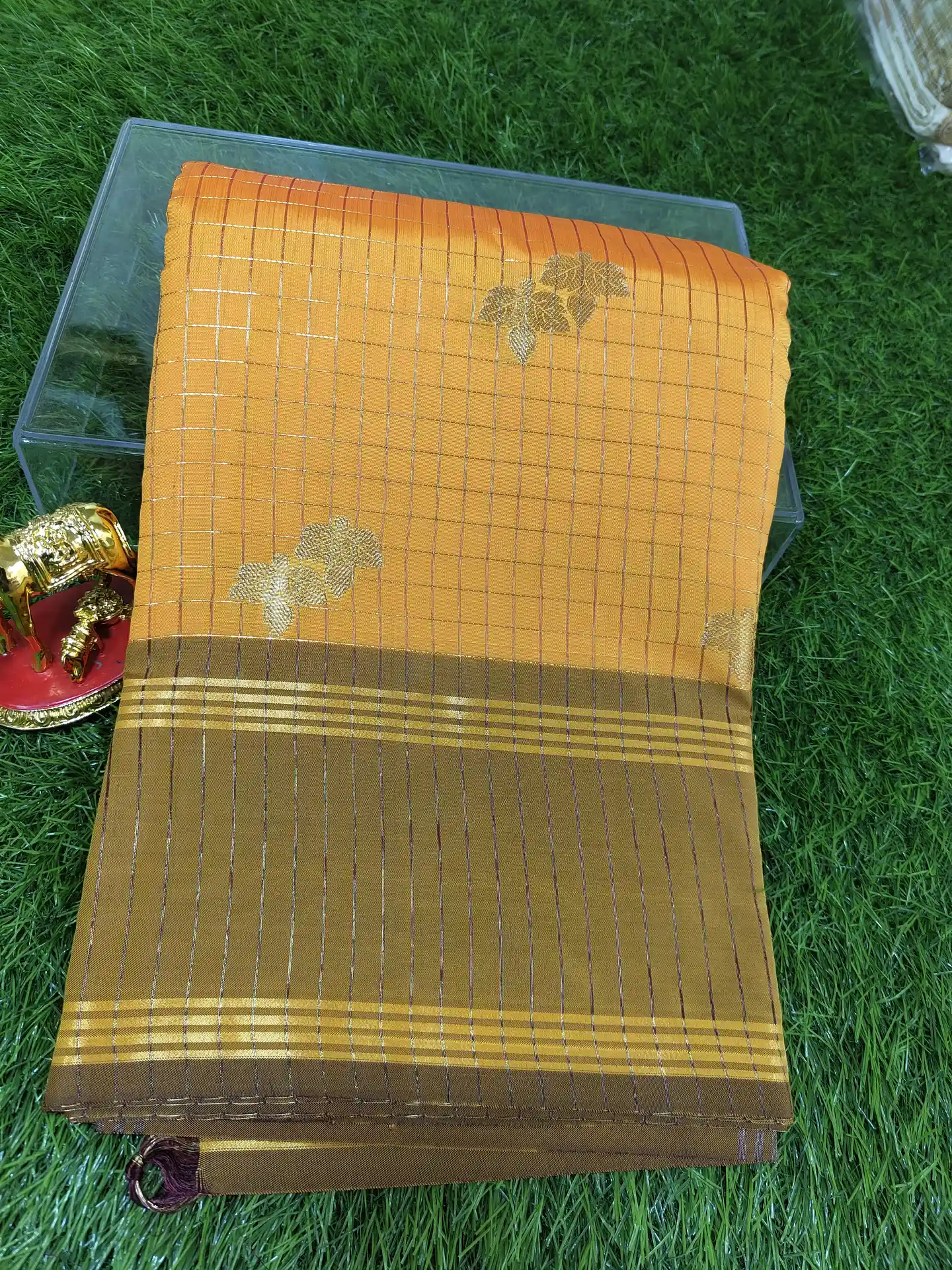 Check Putta Katan Silks Banarasi Sarees - Image 4