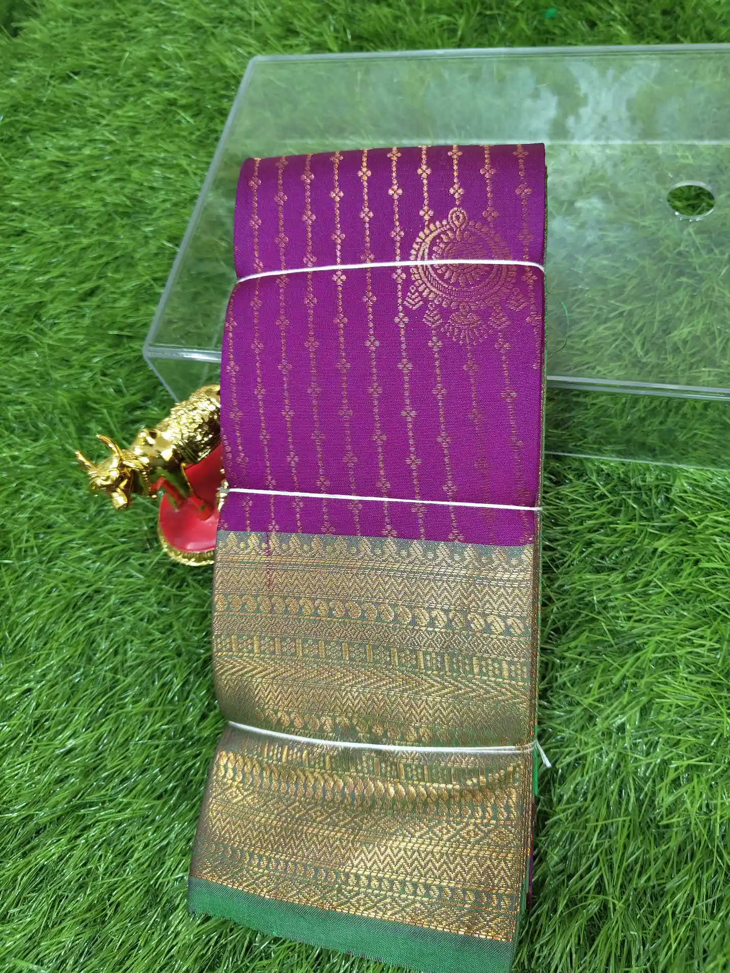 Broad Border Vertical Zari Vairaoosi Kubera Pattu Saree - Image 2