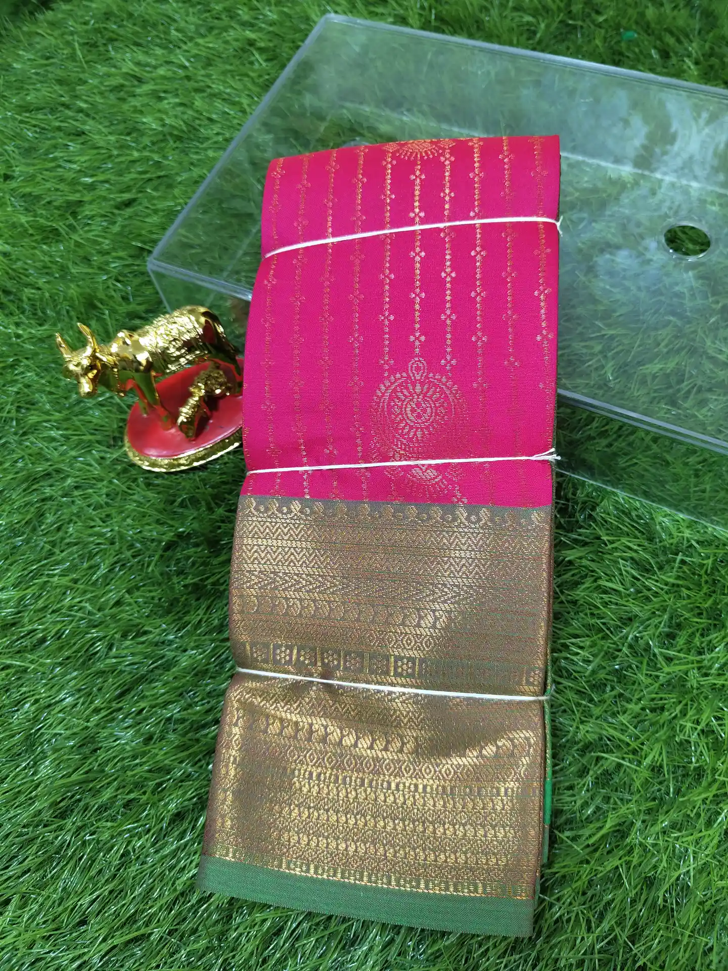 Broad Border Vertical Zari Vairaoosi Kubera Pattu Saree - Image 3