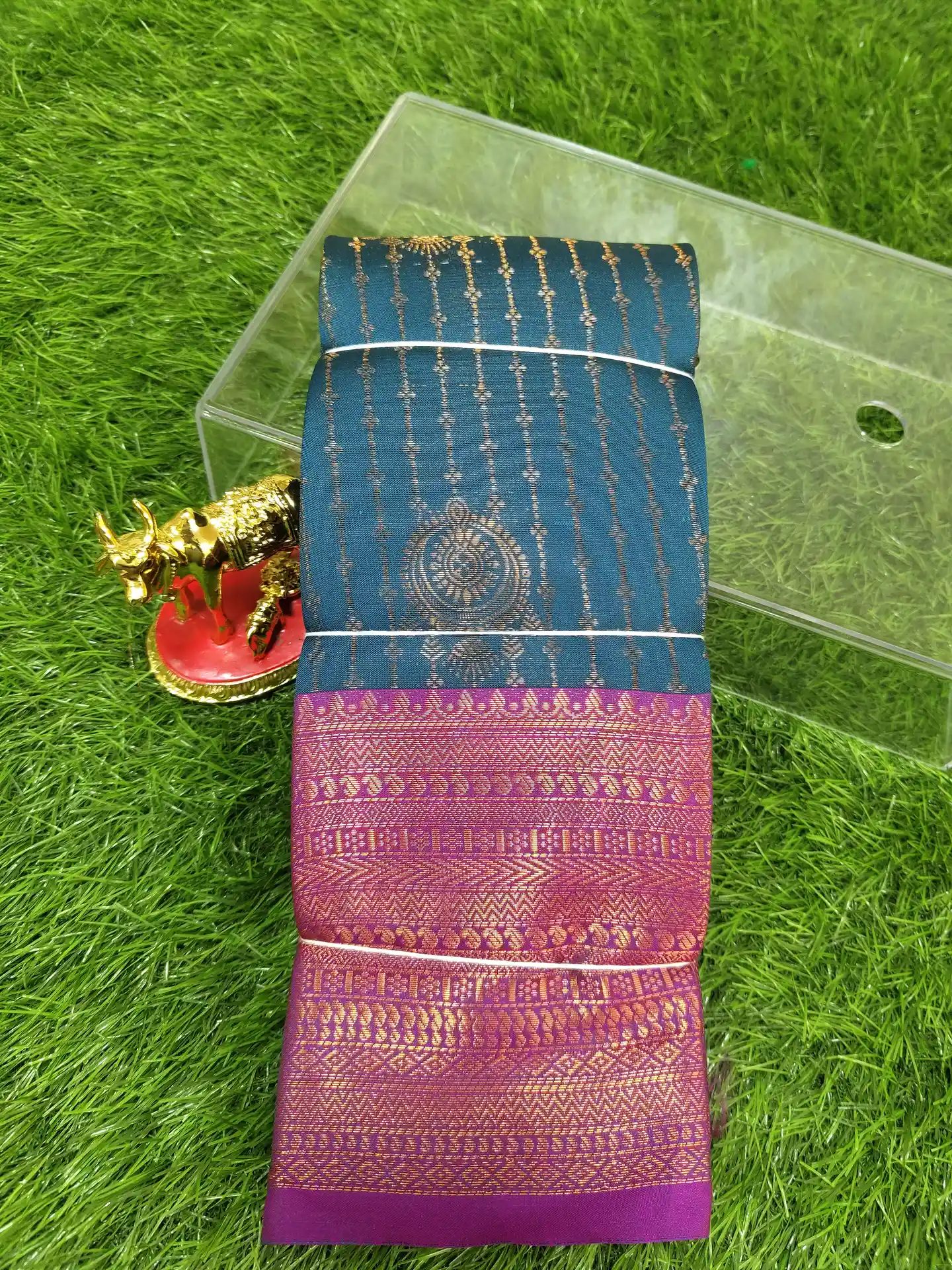 Broad Border Vertical Zari Vairaoosi Kubera Pattu Saree - Image 4